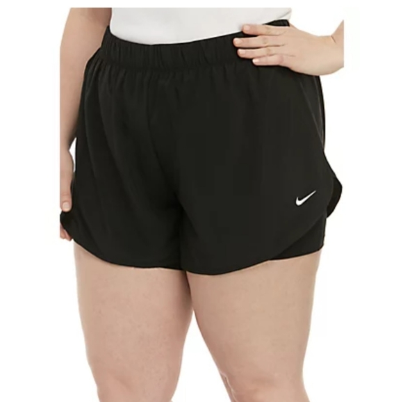 Nike Pants - 🆕️ Women's Nike Flex Shorts (size 2X)